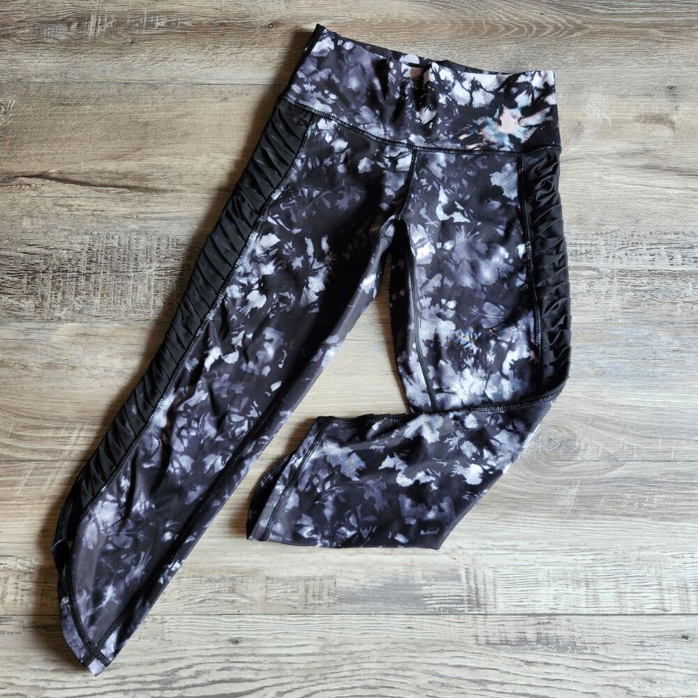 (6) Lululemon cropped leggings